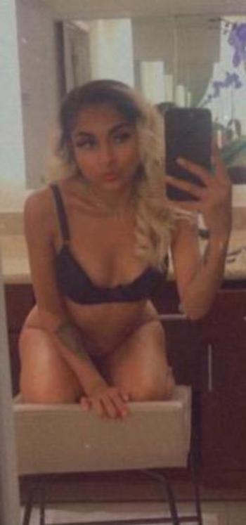 Nia, 21  female escort, Merced